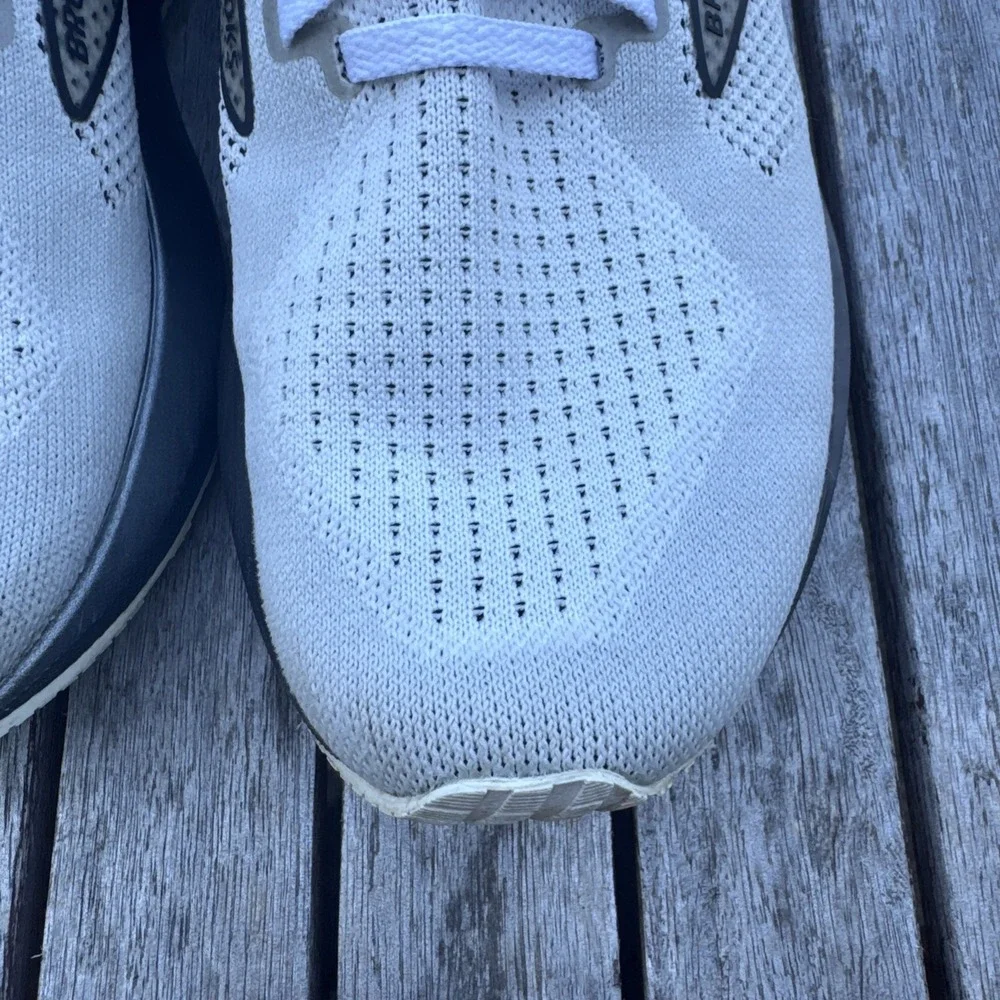 Brooks Levitate StealthFit 5.0 Women's Size 10B Running Shoes White Black
